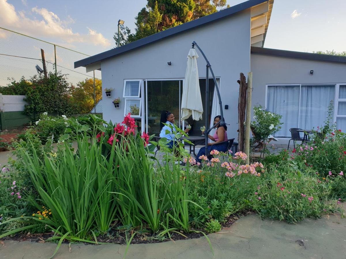 Pine Park Garden Cottages Joanesburgo Exterior foto